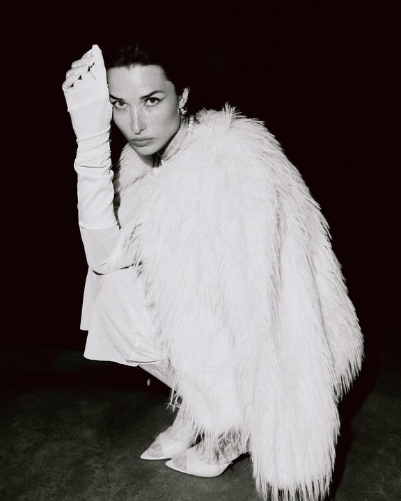 Dramatic white feather look against a dark background